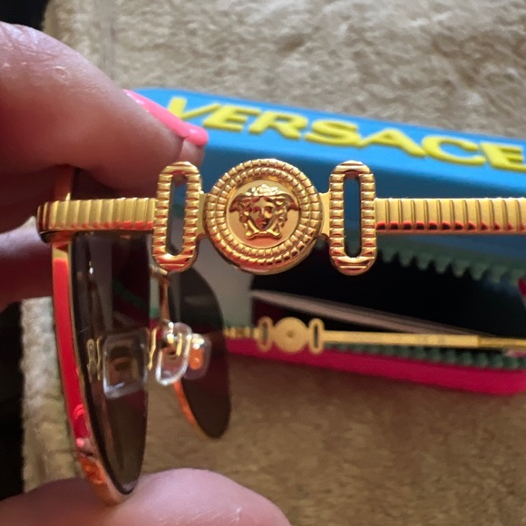 Super cute Versace Aviator sunglasses with rubber case NWOT - Picture 6 of 14